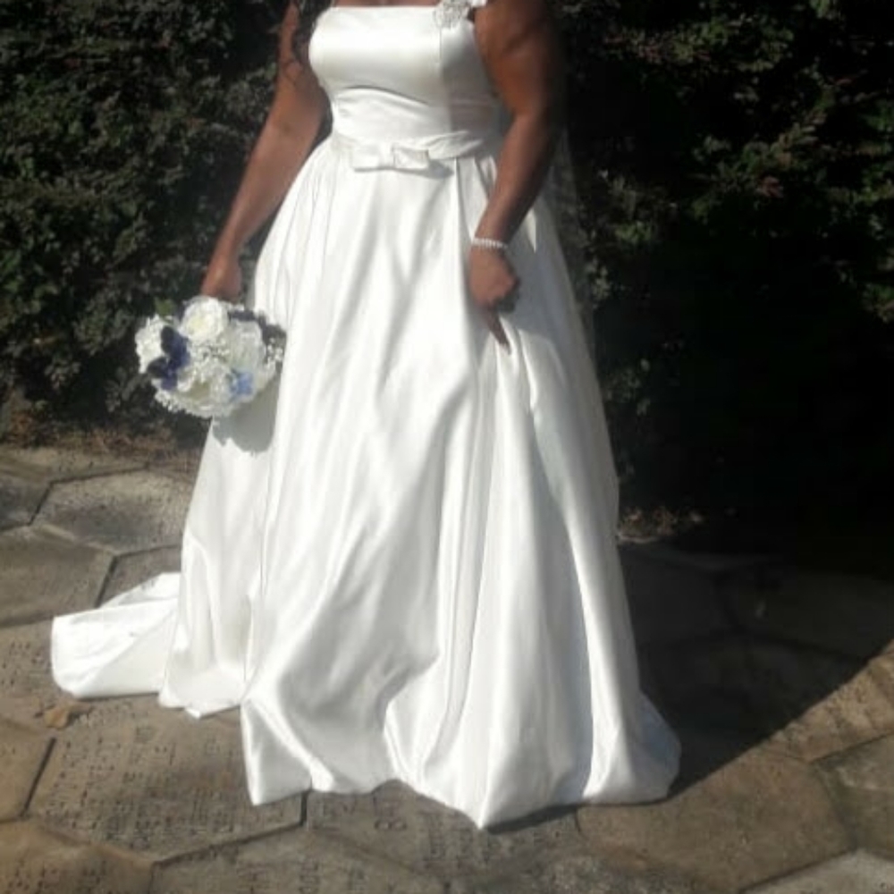 Plus size Ivory wedding dress - Picture 5 of 6